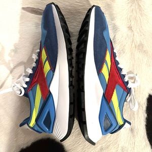 NWOT Reebok women’s 9 men’s 7.5 eur 40 comfortable blue, athletic, trendy, shoes